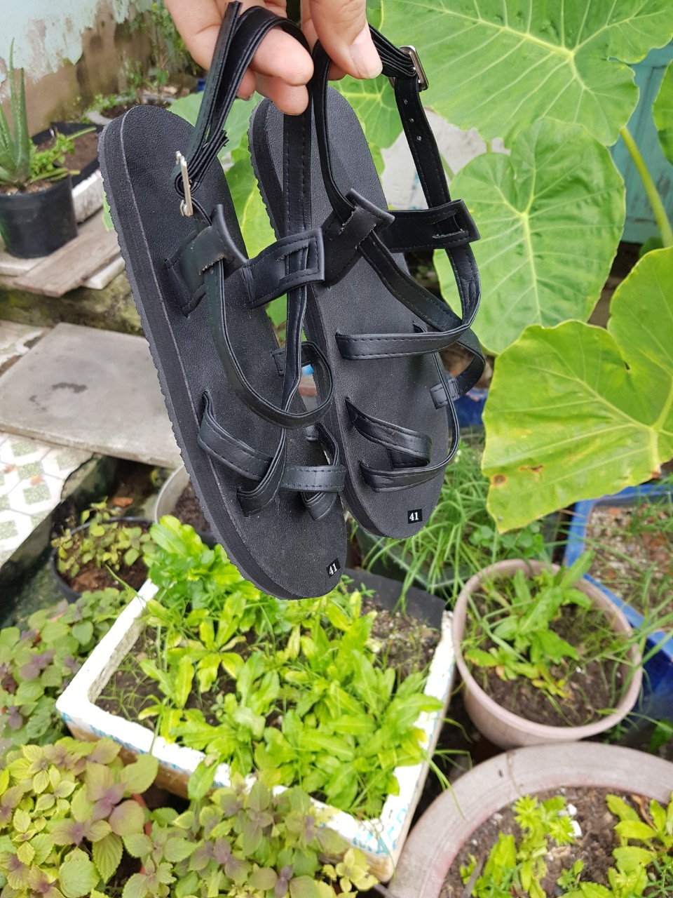 sandal đồng nai sandal nữ ( đế đen quai hậu đen ) size từ 34 nữ đến 41 nữ size khác nhắn tin để chọn thêm