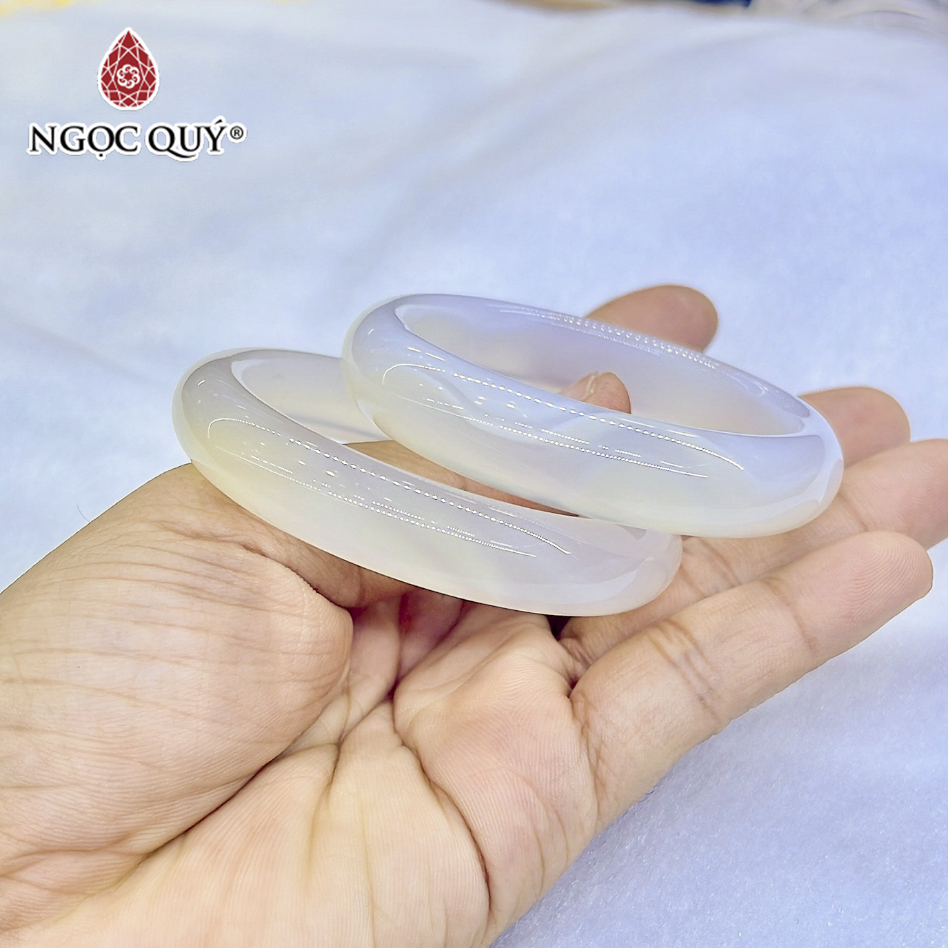 Vòng tay liền khối đá mã não trắng ánh - Ngọc Quý Gemstones