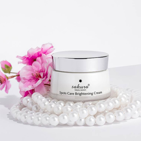 Kem dưỡng da trắng sáng Sakura Spots Care Brightening Cream 45g