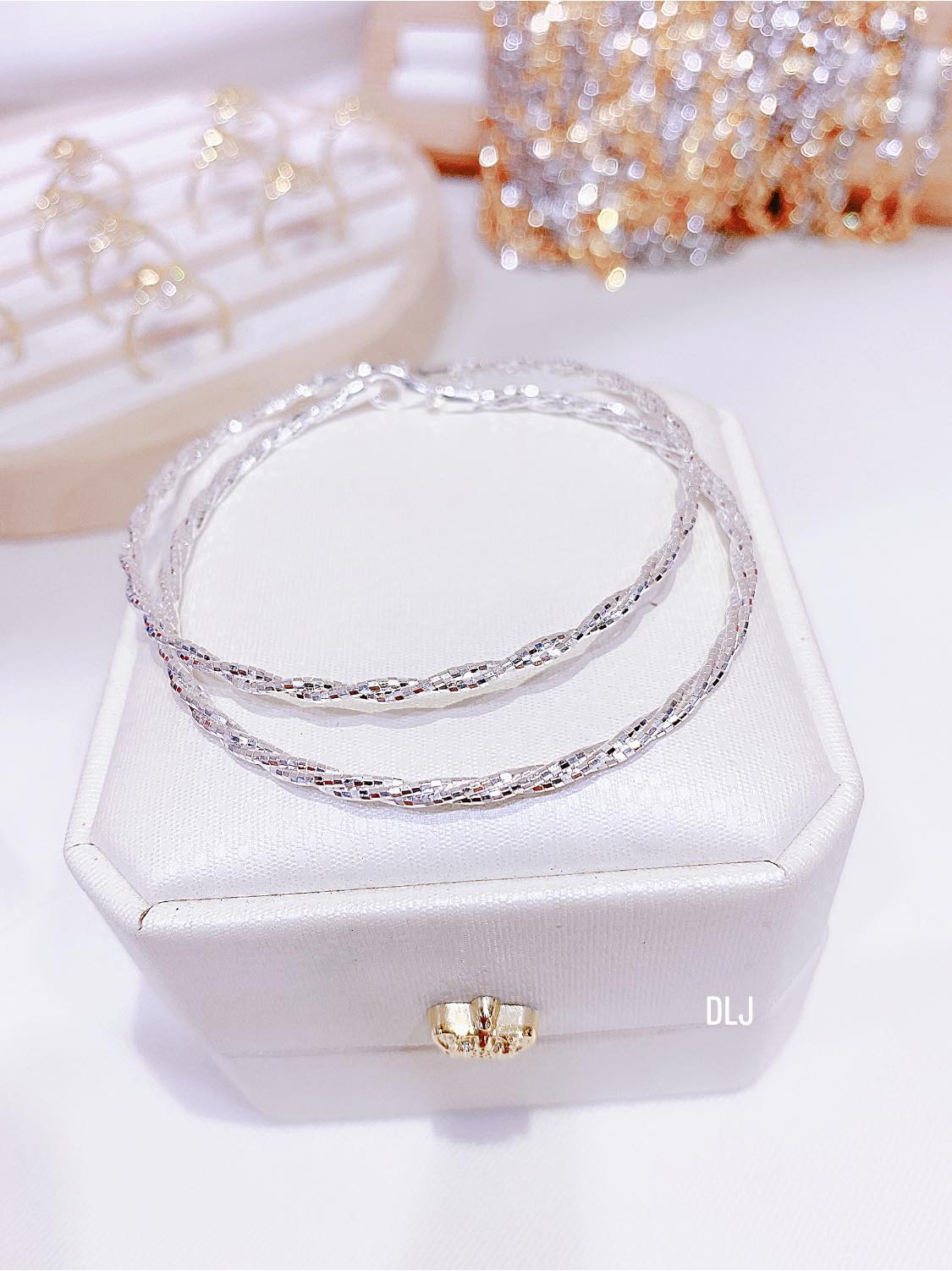 Vòng tay bạc xỏ charm dày dặn