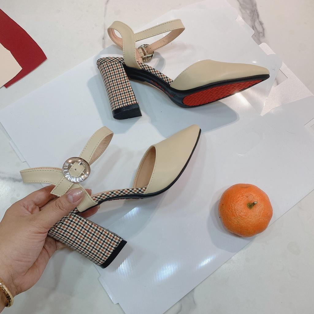 Giày sandal nữ bít mũi, gót caro cao cấp ROSATA RO382 cao 7p - Đen, Kem- HÀNG VIỆT NAM - BKSTORE