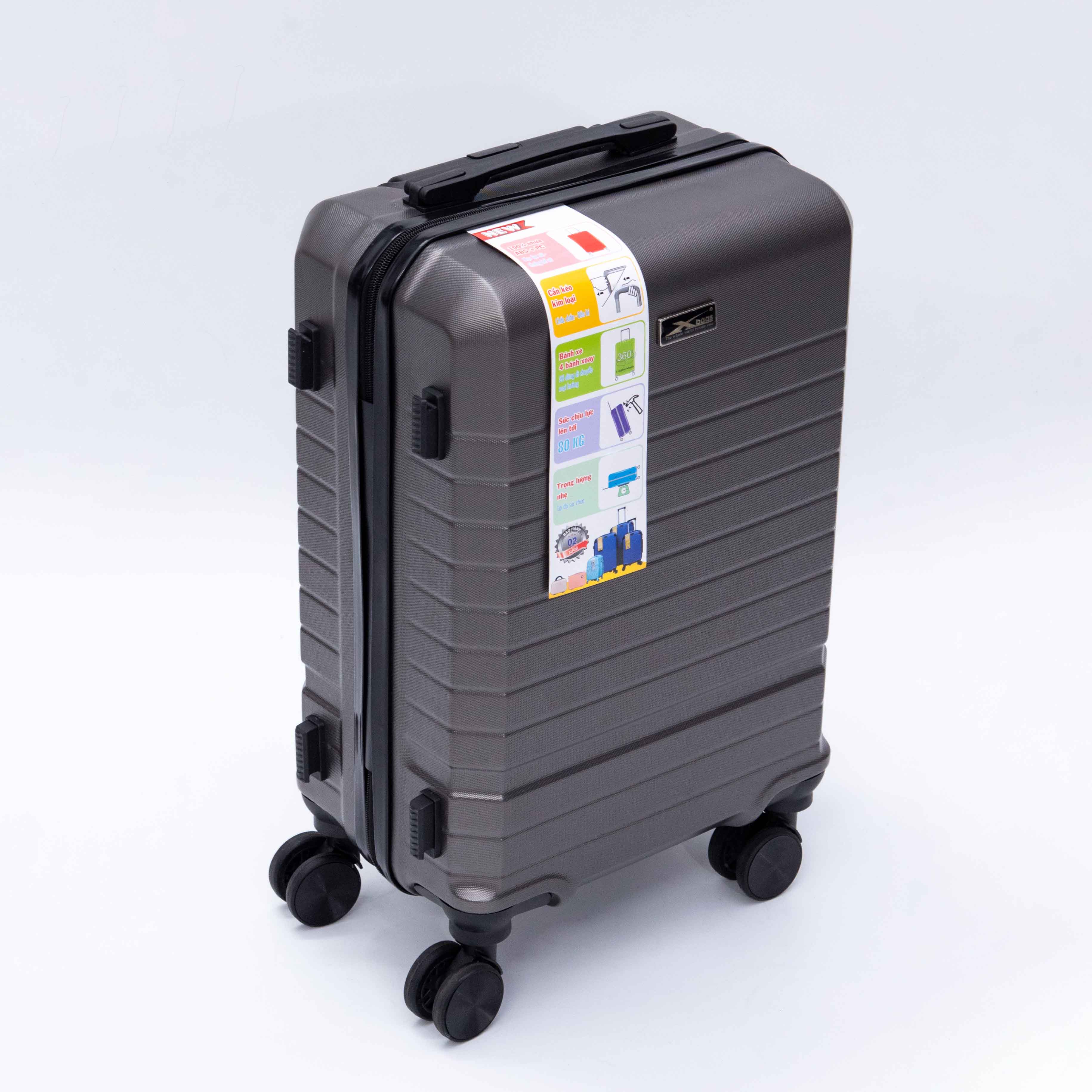 Vali xách tay Xbags 6104 Dark Titan Pro màu xám chì có công sạc USB khoá TSA