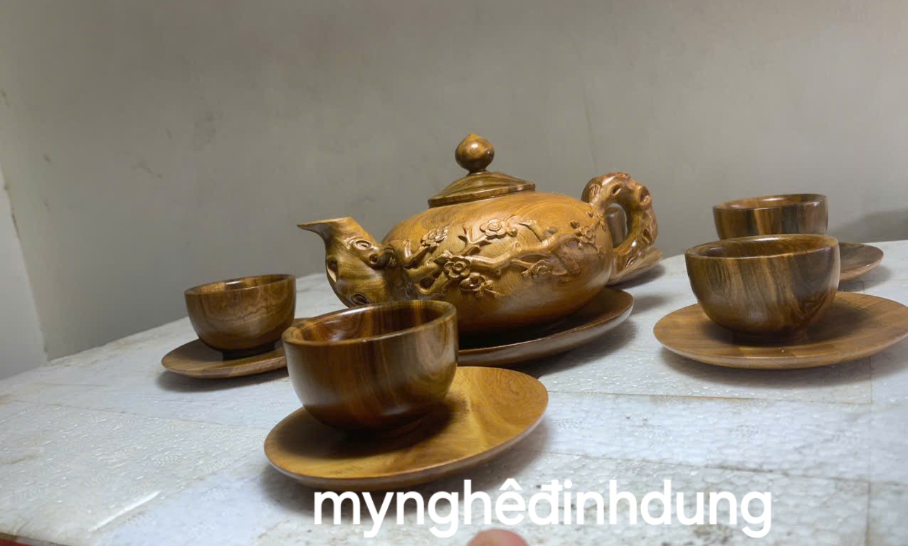 Bộ ấm chén bằng gỗ bách xanh thơm nức