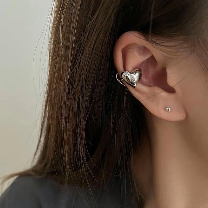 Hoa tai trái tim đính hạt chỉ gồm 1 chiếc - Arora boutique