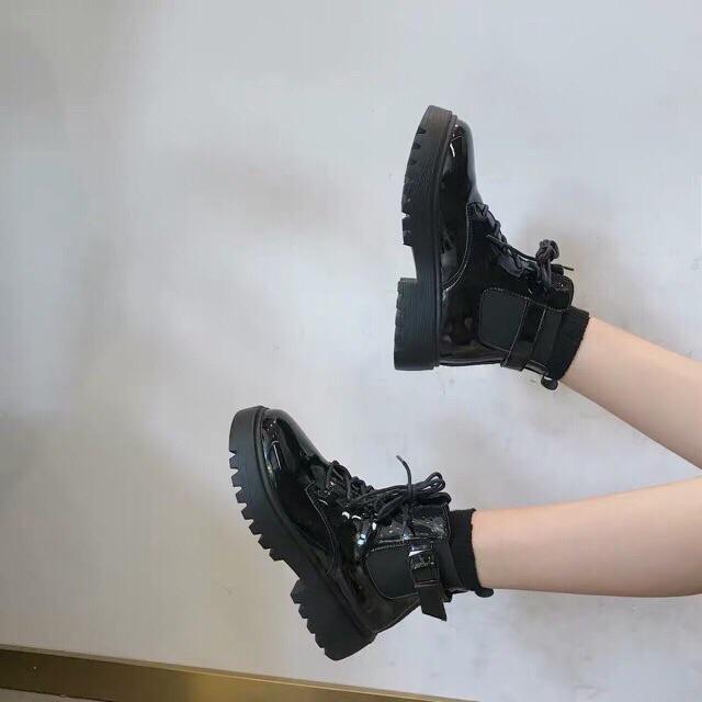 Boots da cao cổ nữ cài quai phần cổ giày