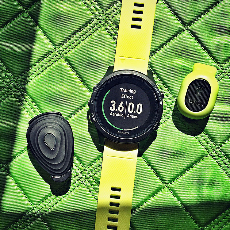 Đồng Hồ Thông Minh Theo Dõi Vận Động Theo Dõi Sức Khỏe Garmin Forerunner 935 - Hàng Chính Hãng