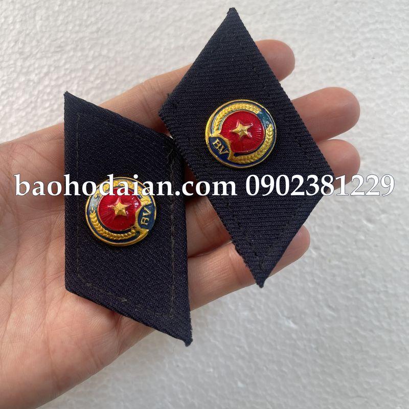 Quân hàm, ve áo gài áo bảo vệ màu xanh đen