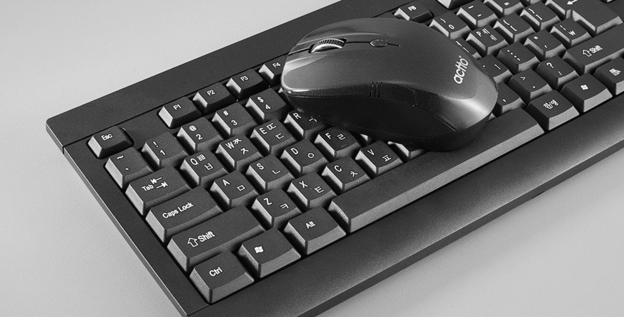Combo bàn phím chuột không dây khoảng cách kết nối 8m - Mate Wireless Keyboard + Mouse Combo Actto KMC-05 Hàng Chính Hãng - Black