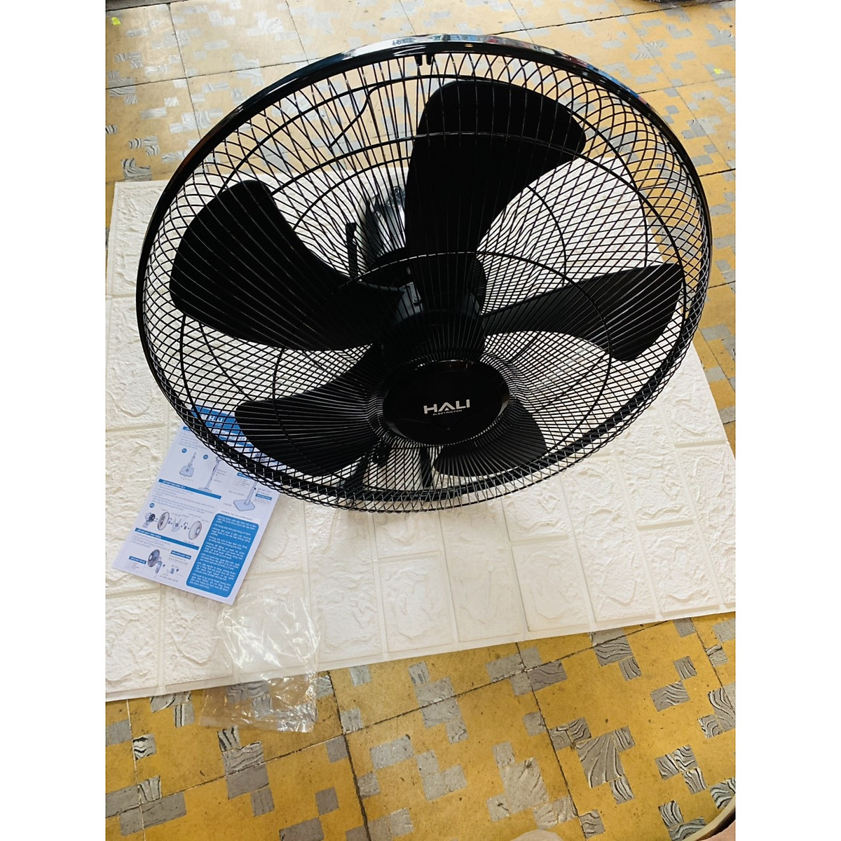 Quạt treo công nghiệp Hali TC-197C công suất 80W, cánh quạt 45cm, 3 tốc độ gió, động cơ êm ái - Hàng chính hãng