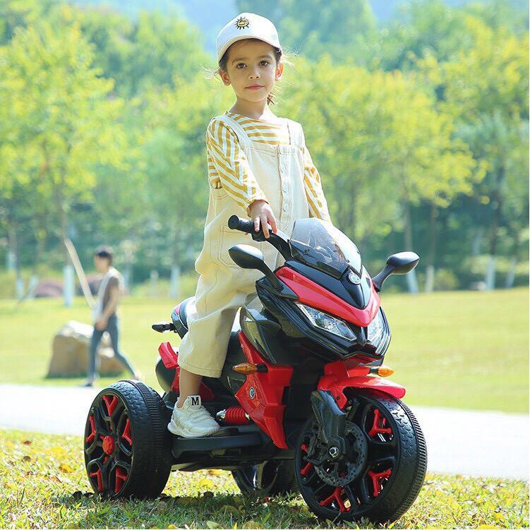 Xe máy điện moto 3 bánh BABY-KID 5188 cao cấp phiên bản thể thao, có đèn phát sáng bánh xe (Đỏ-Trắng-Xanh-Vàng)