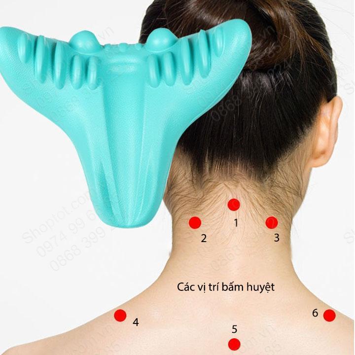 Gối massage kiêm bấm huyệt, nắn chỉnh cổ vai gáy, làm bằng nhựa mềm êm
