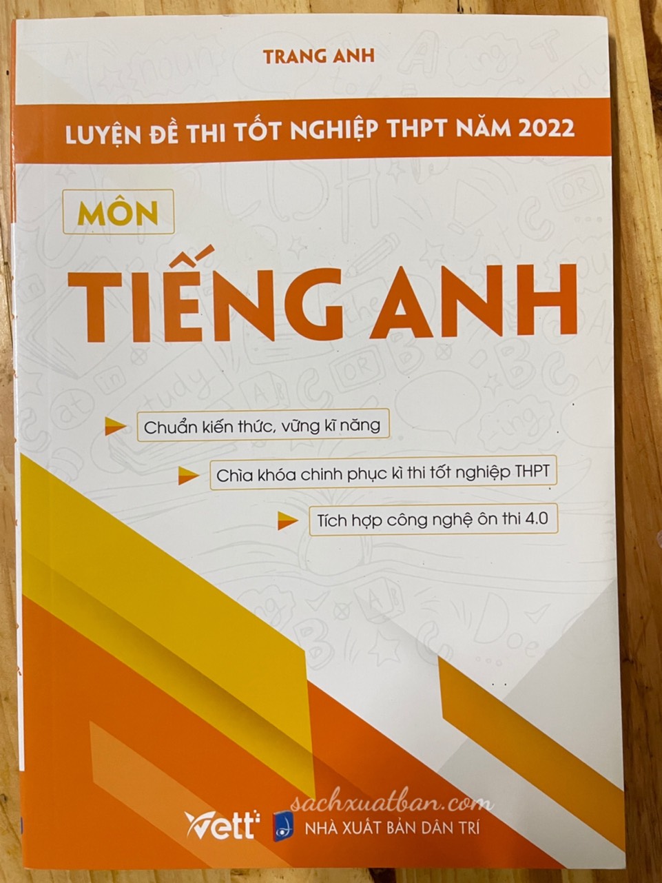 Sách Luyện Đề Thi Tốt Nghiệp THPT Năm 2022 Môn Tiếng Anh