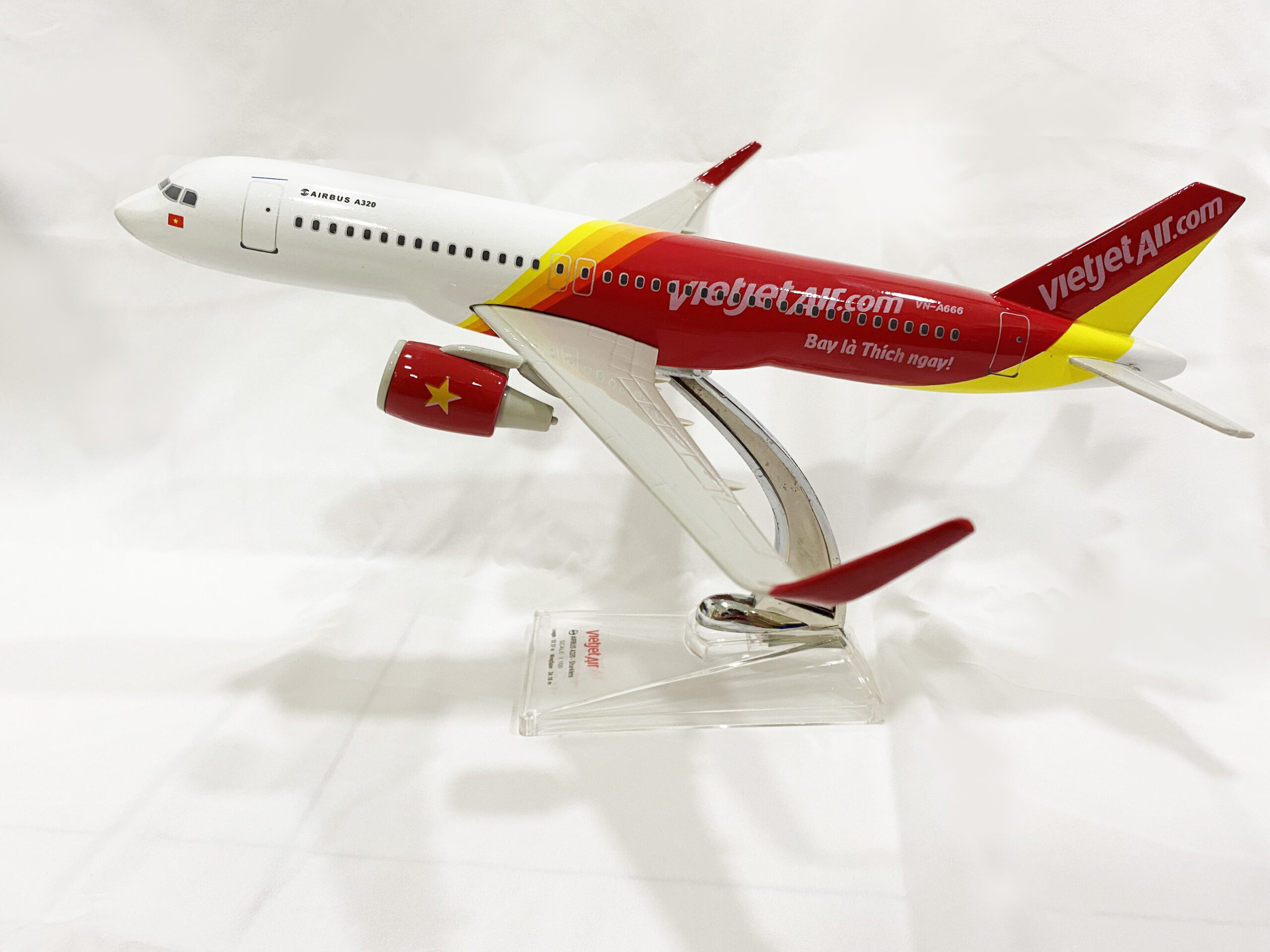 Mô hình máy bay Vietjet Air Airbus A321 32 cm cao cấp