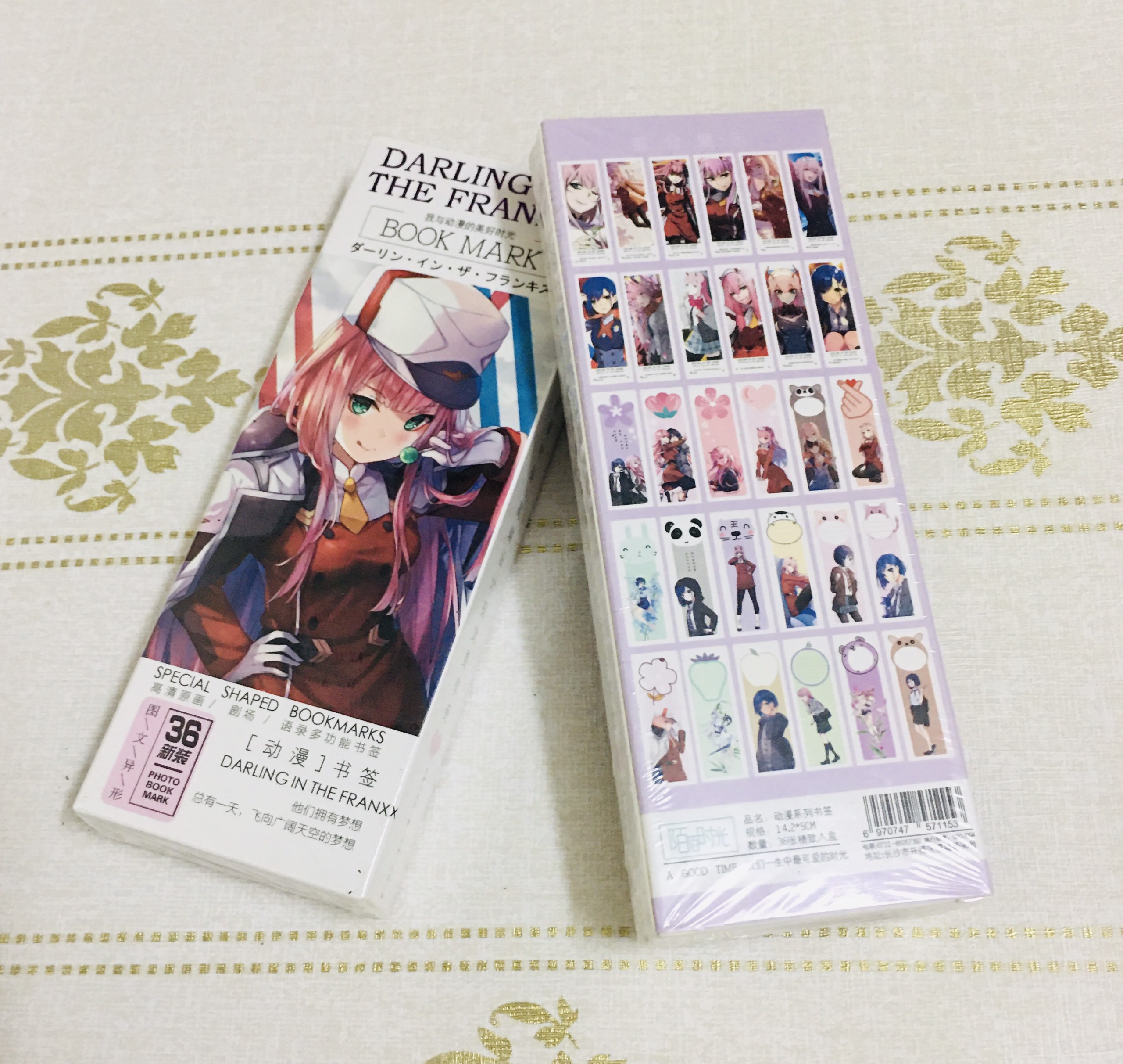 Hộp 36 Đánh Dấu Sách Bookmark Darling In The FranXX ( giao mẫu ngẫu nhiên )