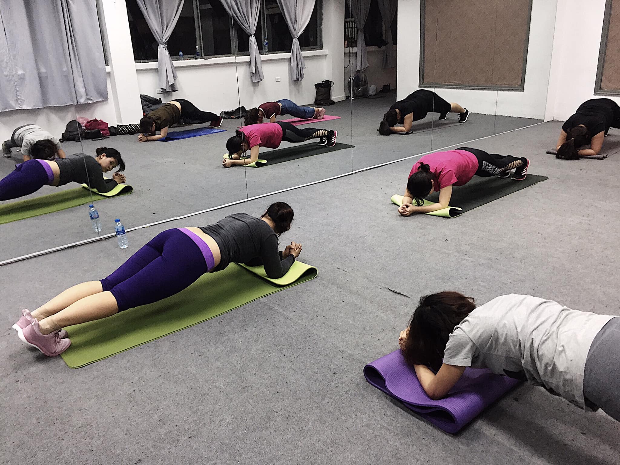 Thảm Yoga 1 Lớp Có Định Tuyến Vị Trí Cơ Thể - Mẫu thảm Yoga phù hợp với mọi đối tượng tập bộ môn Yoga - Chất liệu xốp dẻo dai bền bỉ - giúp bạn có một trải nghiệm tuyệt vời khi sử dụng