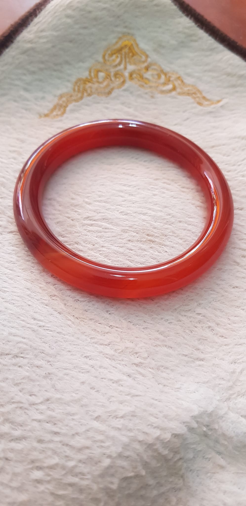 Vòng mã não đỏ Đậm vân ni 58mm x chột 9,2mm Nữ mệnh hỏa mệnh thổ màu đỏ đậm vân là màu chiến thắng Nặng 55kg - 65kg đeo đẹp ạ