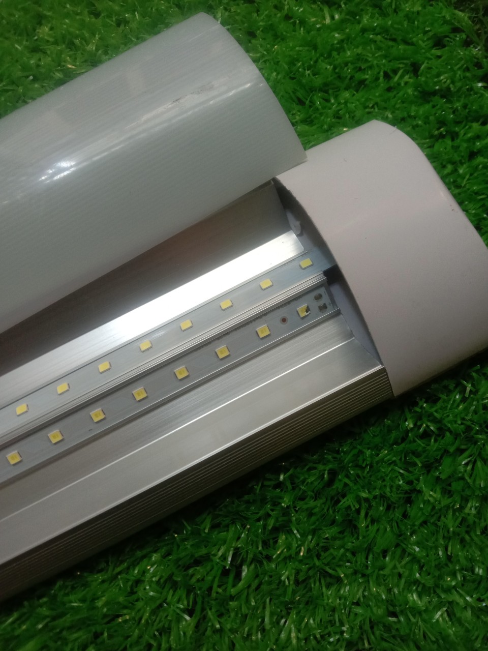 Đèn led bán nguyệt 1.2m