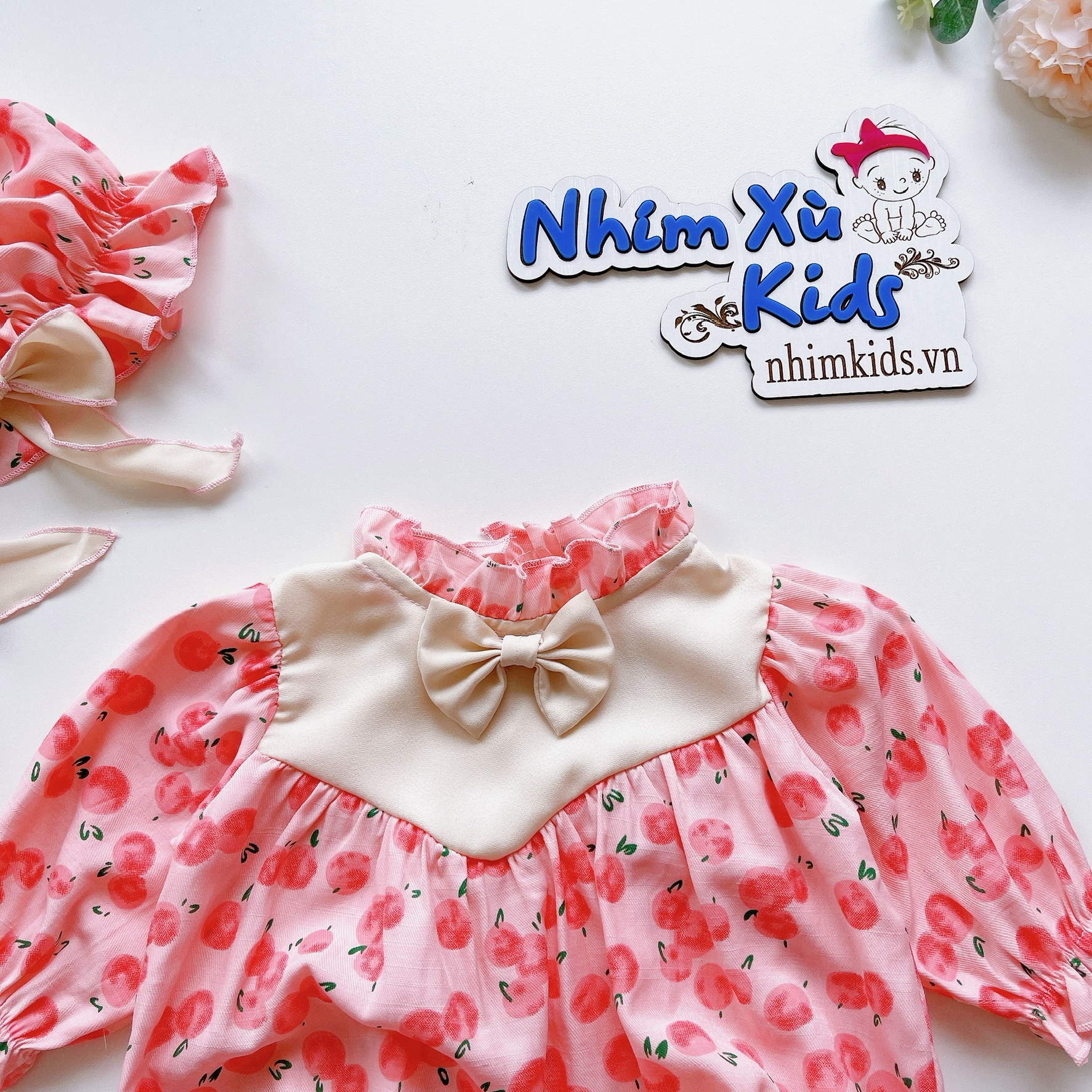 Body Mũ Hồng Cổ Bèo Chất Đũi Tằm Cho Bé 3-12kg
