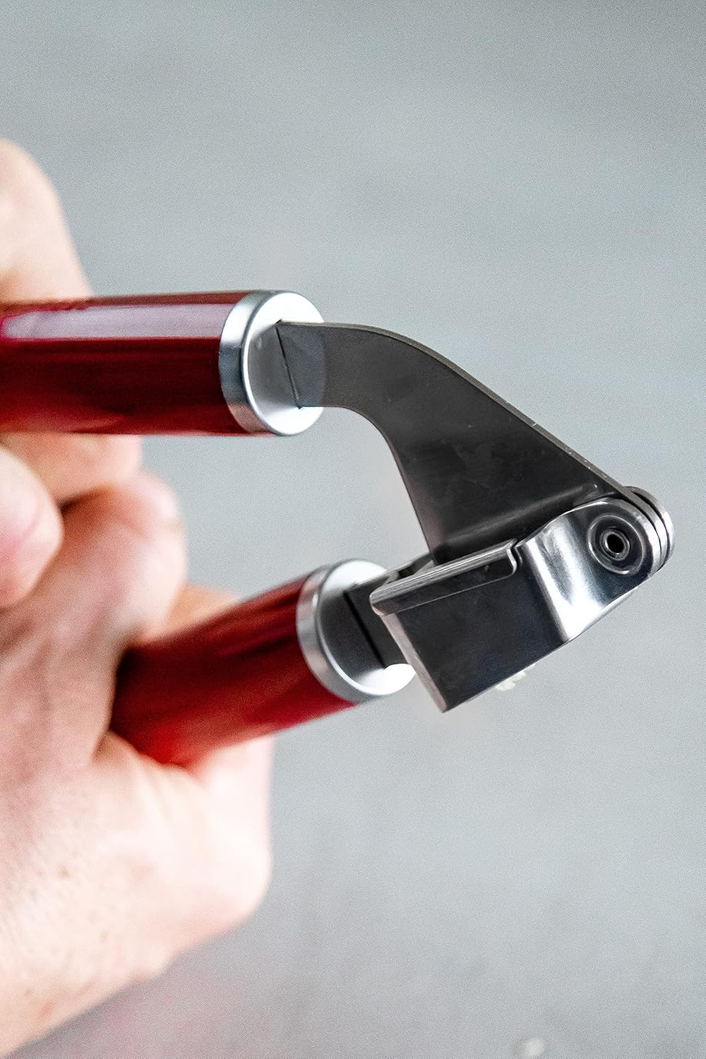 Dụng cụ ép tỏi KitchenAid KAG132OHERE màu đỏ hàng chính hãng