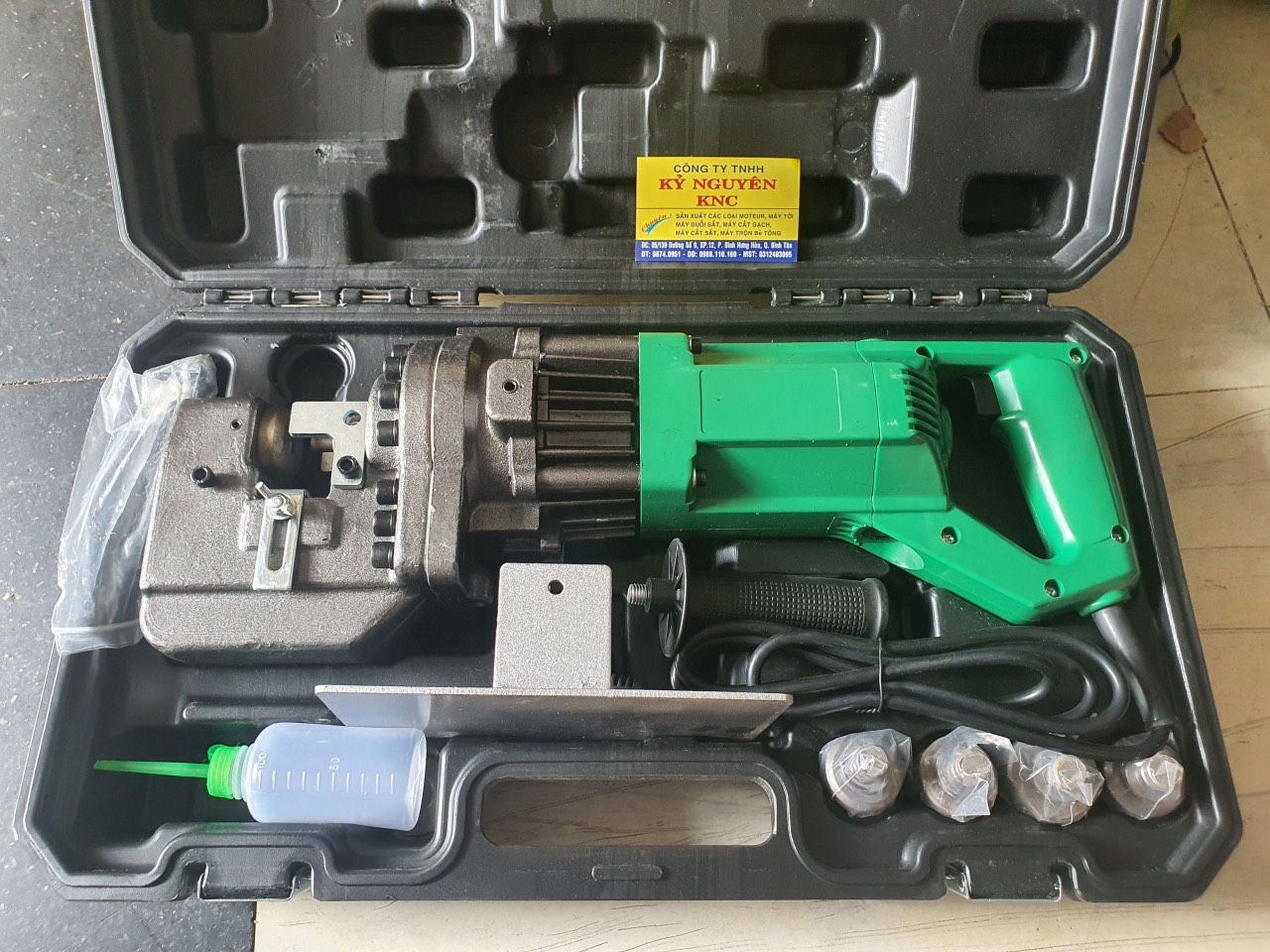 Máy đột lỗ thủy lực cầm tay phi 20