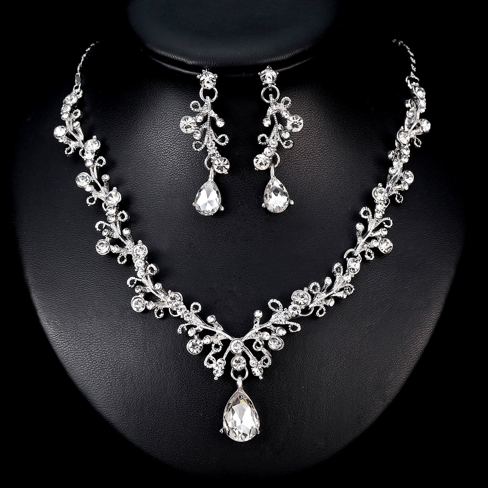 Bộ trang sức cô dâu hoạ tiết hoa và đá zircon sang trọng tinh tế