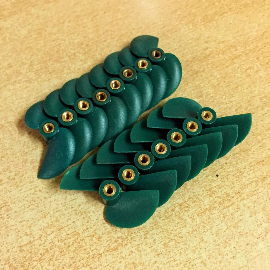 Chân vịt lẻ màu xanh có ren xoắn kích thước 3x36mm