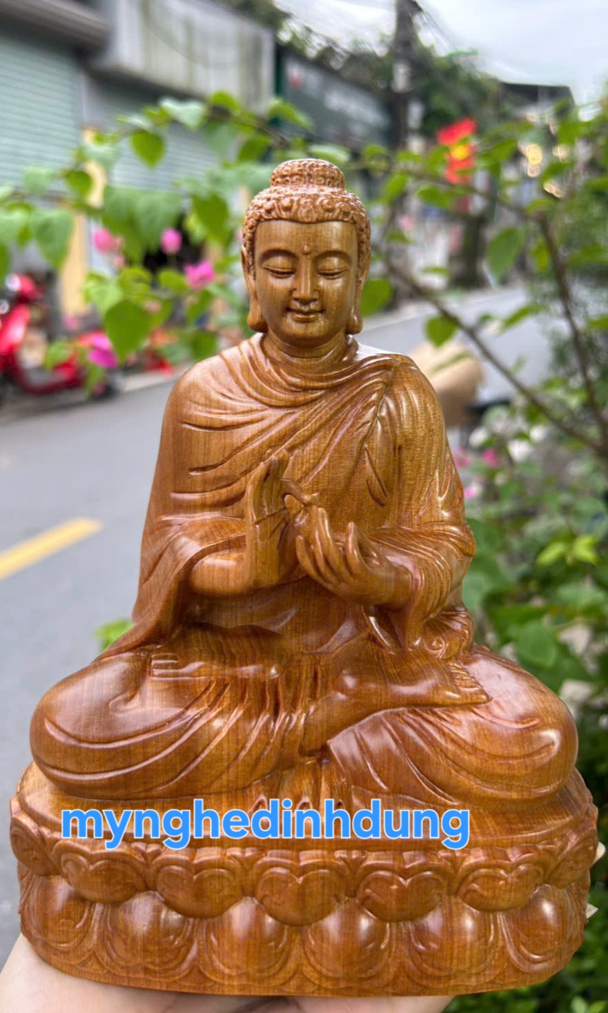 Tượng phật thích ca mẫu ni phật gỗ bách xanh thơm ngọt cao 15x10x8cm