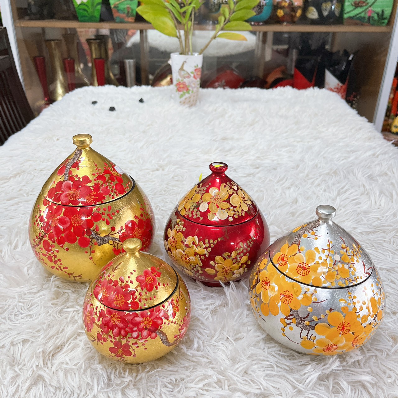 Hủ mận sơn mài Thanh Bình Lê họa tiết phong phú đựng kẹo mứt, trang trí văn phòng, nhà cửa, làm quà tặng ý nghĩa