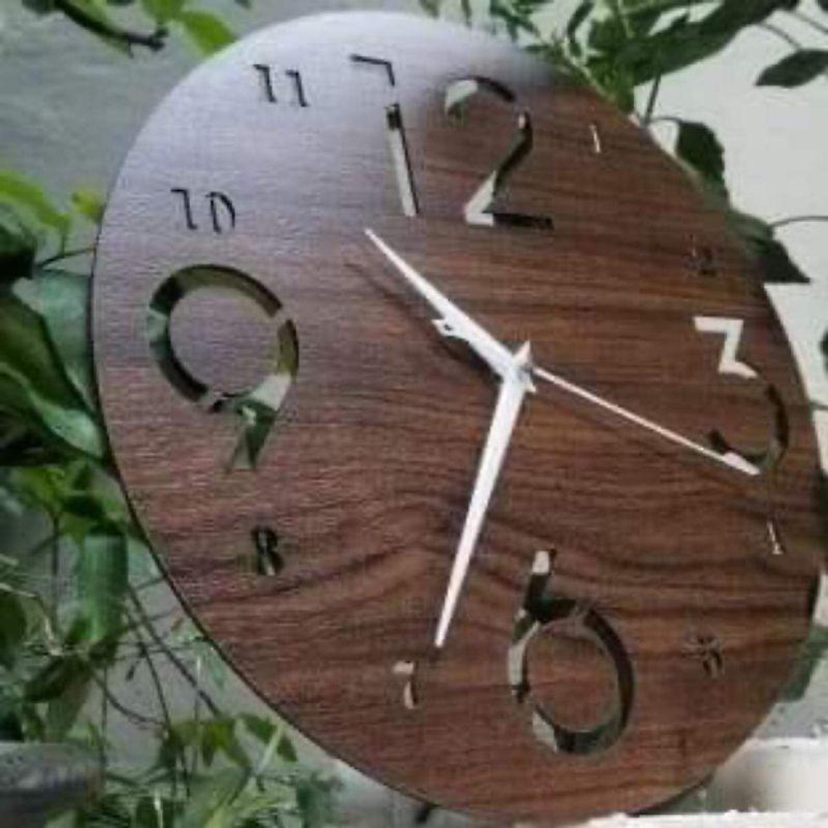 Đồng hồ gỗ treo tường chất liệu gỗ