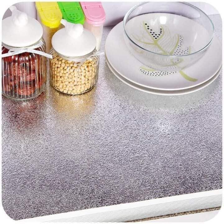 Cuộn giấy bạc dán bếp cách nhiệt, miếng decal dán tường nhà bếp chống thấm bền đẹp