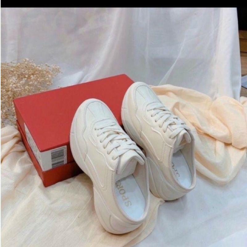 Sục thể thao nữ trắng trơn bao xinh