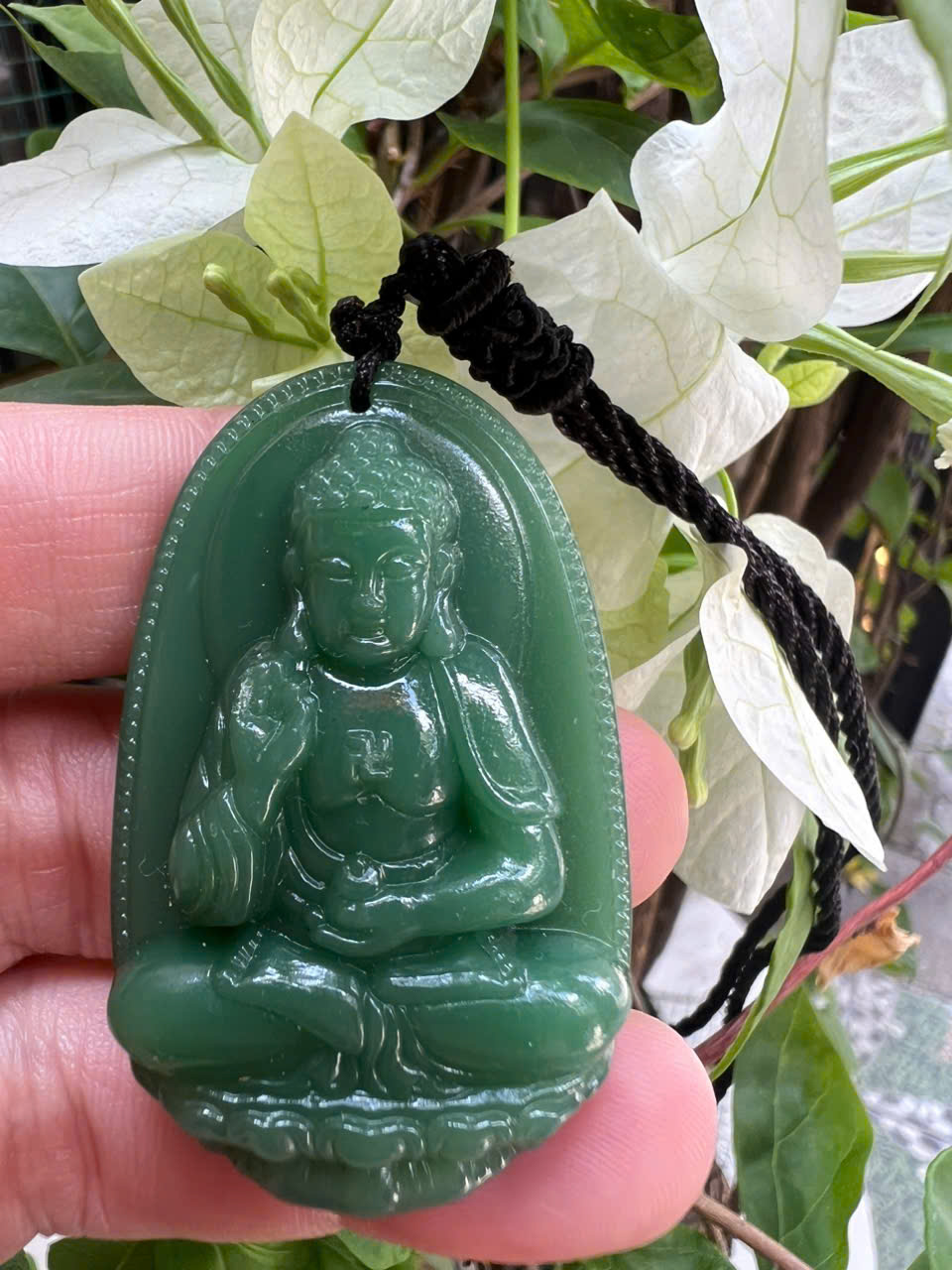 Mặt Dây Chuyền Nam Phật A Di Đà Độ Mệnh Tuổi Tuất Tuổi Hợi Đá Mã Não Xanh Ngọc Đậm Đẹp Size Cao 48mm Ngang 30mm Dầy 11mm ạ