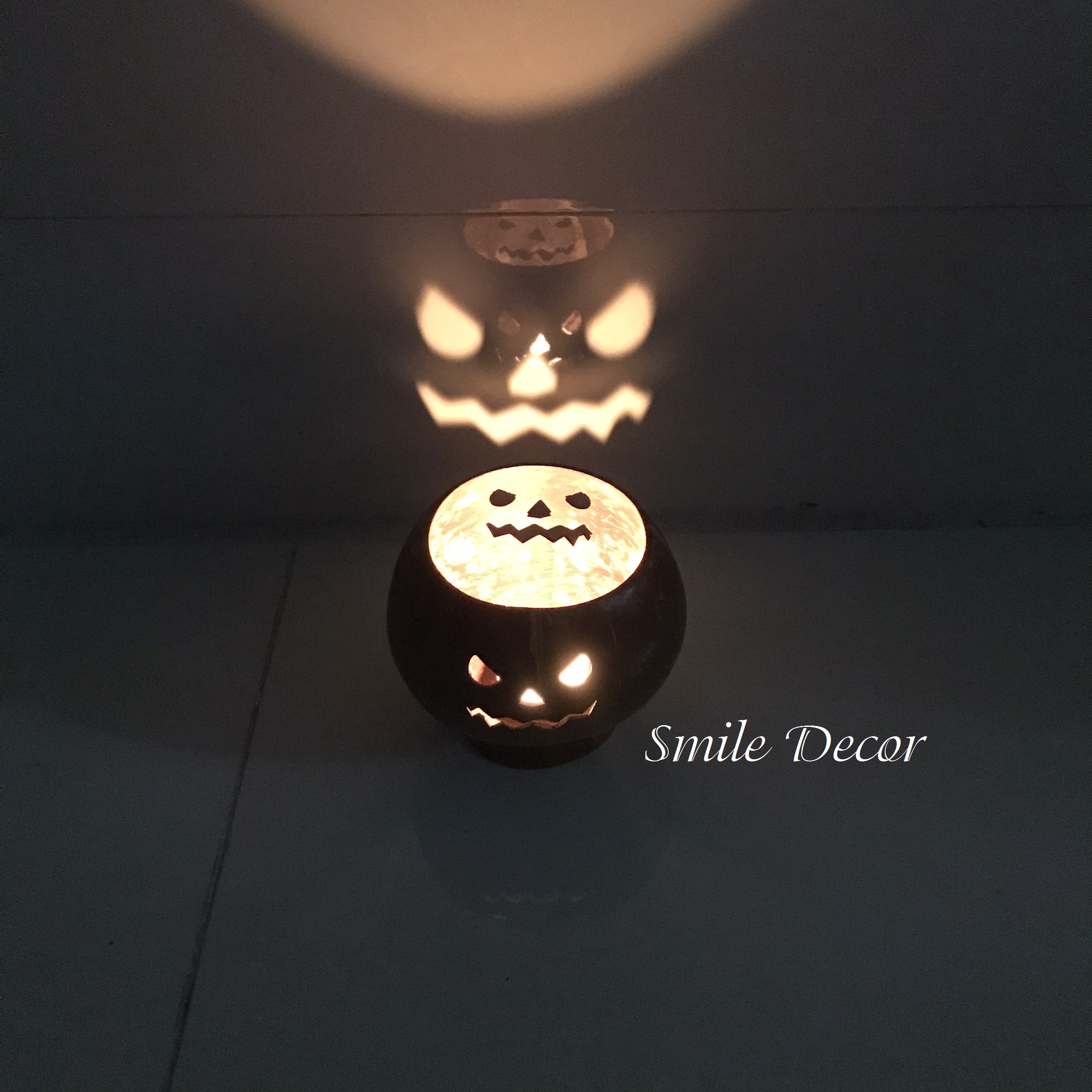Giỏ đựng kẹo , đựng nến bằng gáo dừa Smile Decor hình bí ngô trang trí Halloween (kèm nến) - Pumpkin Halloween lantern