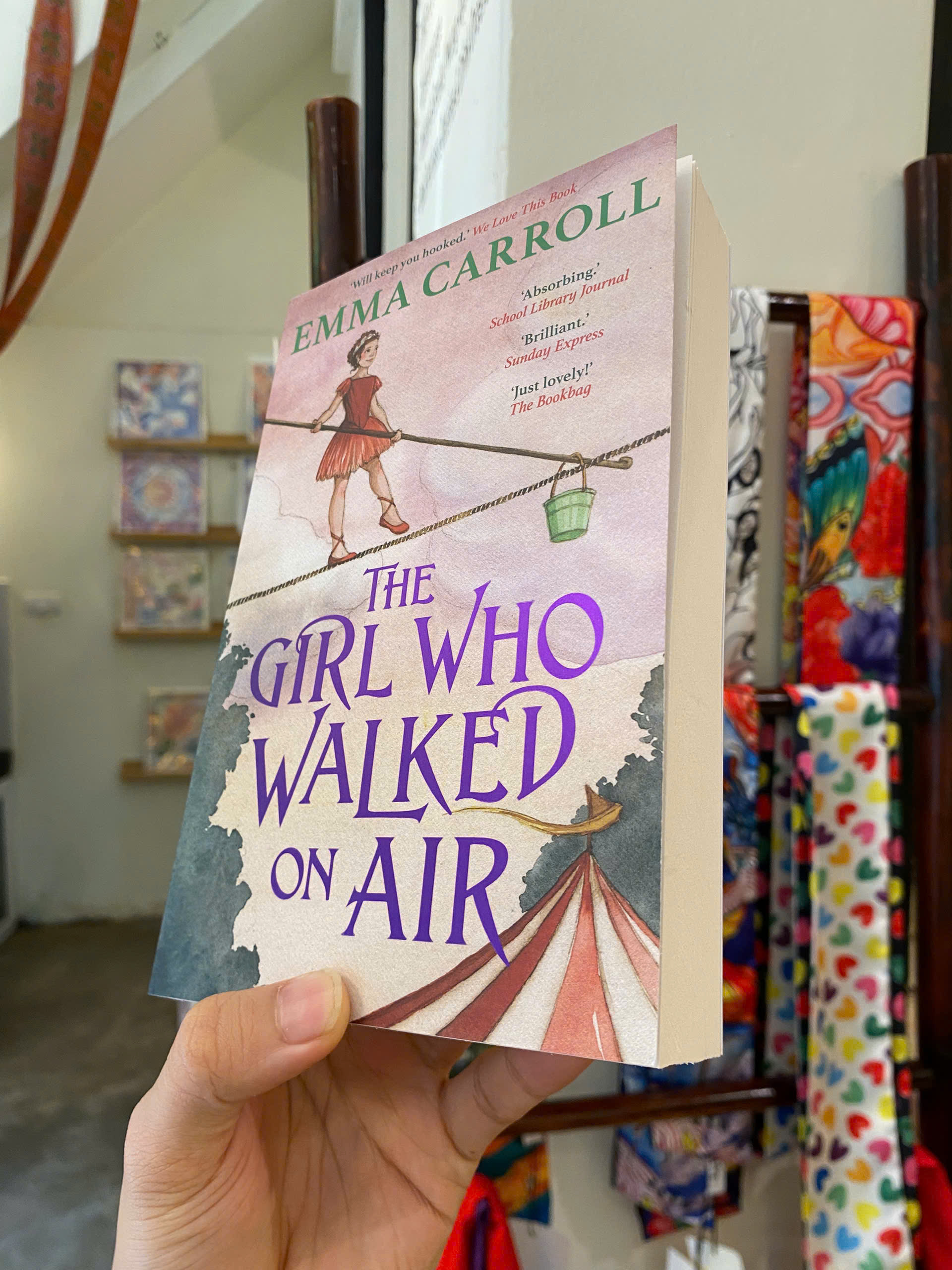 Sách - The Girl Who Walked On Air by Emma Carroll | Children English Novel / Ngoại văn Nhập khẩu