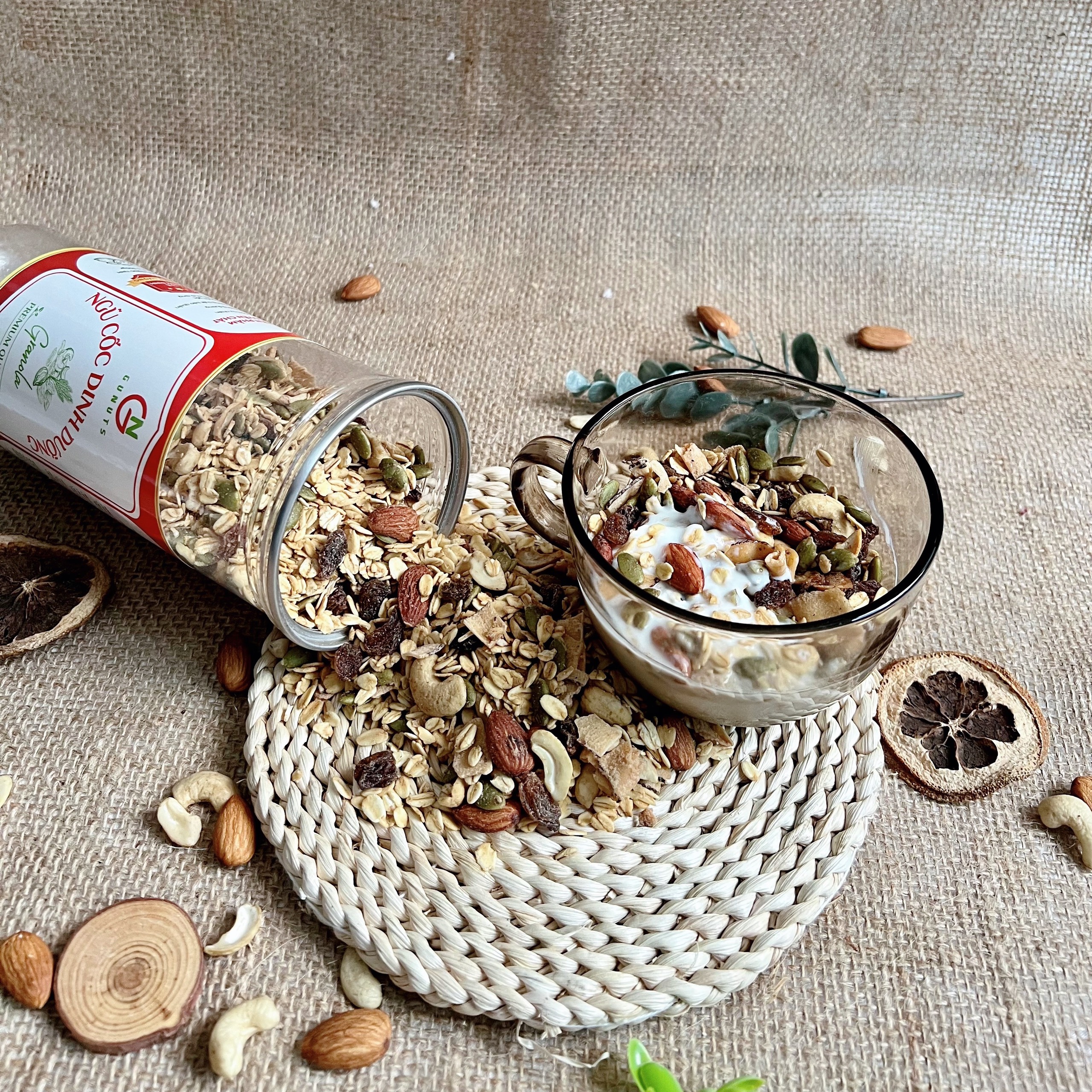 Granola Ngũ Cốc Ăn Kiêng - Ngũ Cốc Granola Siêu Hạt Gunuts Không Đường Chính Hãng Giúp Bổ Sung Và Phát Triển Trí Não Hộp 500g