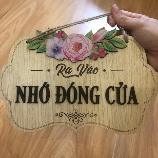 Bảng gỗ treo cửa ra vào nhắc nhở Nhớ đóng cửa lịch sự cho các shop, văn phòng sẵn dây treo tặng kèm móc dán