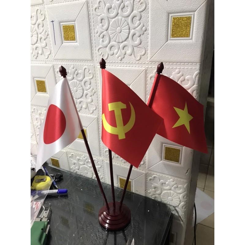 Cờ để bàn đế gỗ 3