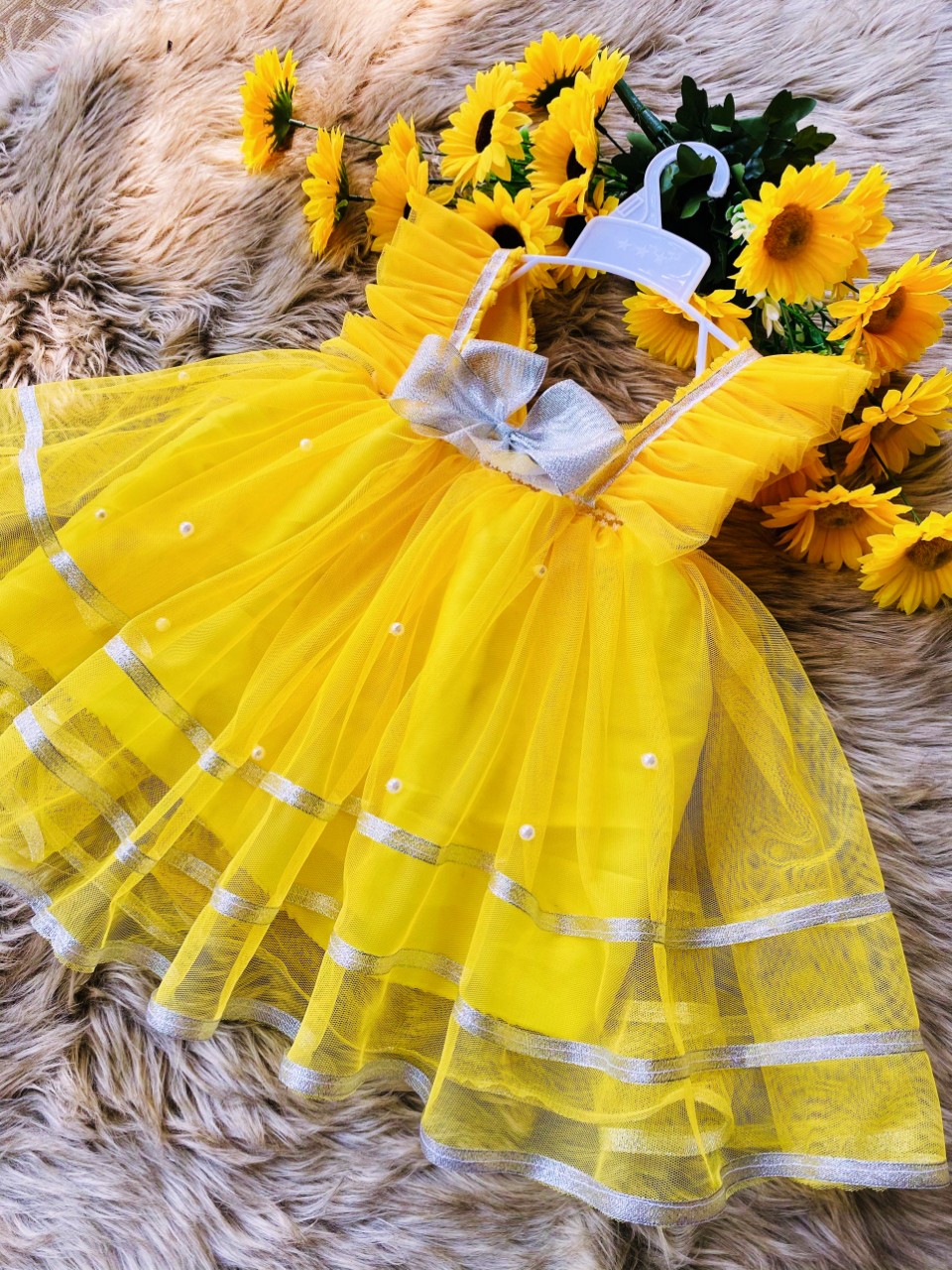Đầm xòe công chúa dễ thương sang trọng cho bé viền