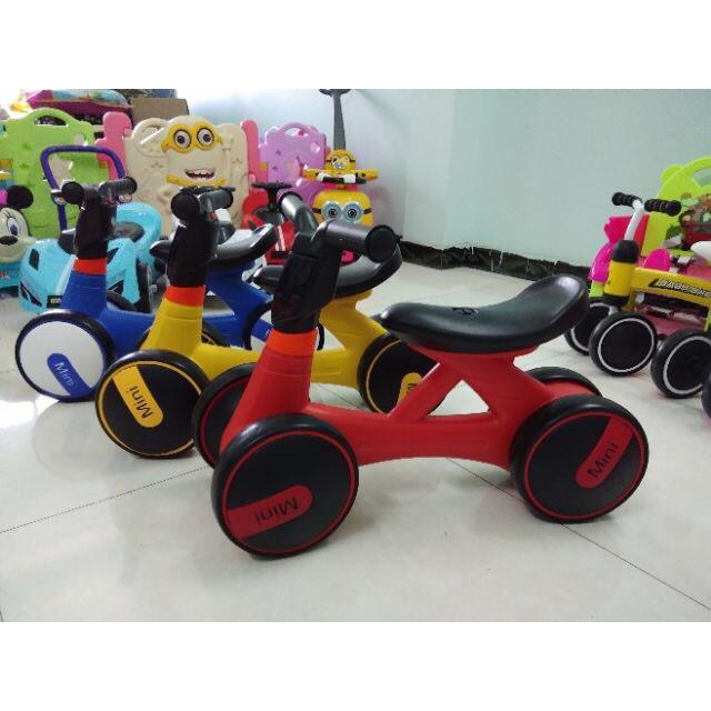 Xe chòi chân Mini cho bé có đèn, có nhạc