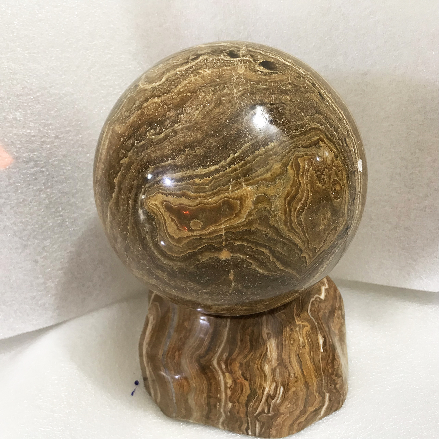 Cầu bi đá phong thủy 100% tự nhiên màu vàng vân gỗ cho người mệnh Kim và Thỗ đường kính 17.5 cm cân nặng khoảng 10 kg cauphongthuyvang17.5cm.10