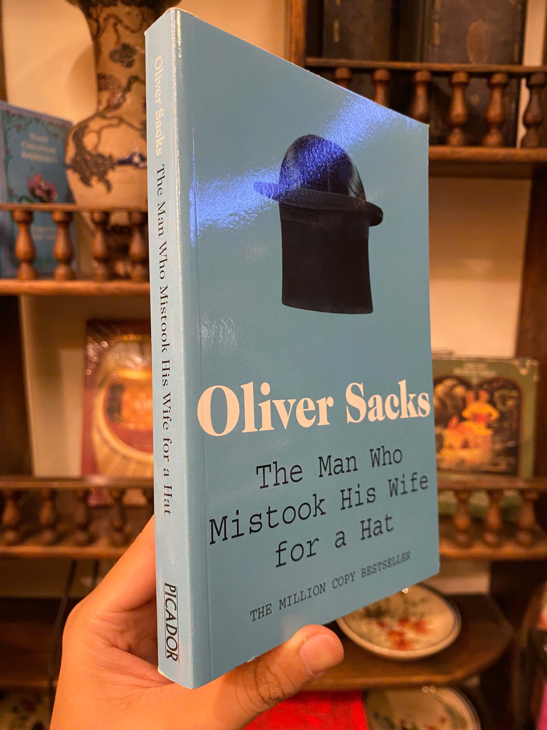 Sách - The Man Who Mistook His Wife for a Hat by Oliver Sacks | Nonfiction / Psychology / Ngoại văn