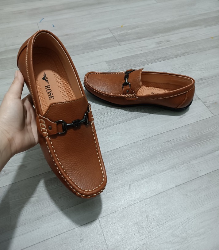 Giày lười  nam màu nâu với khóa ngang siêu đẹp, kiểu dáng dễ phối đồ, lót massge chân