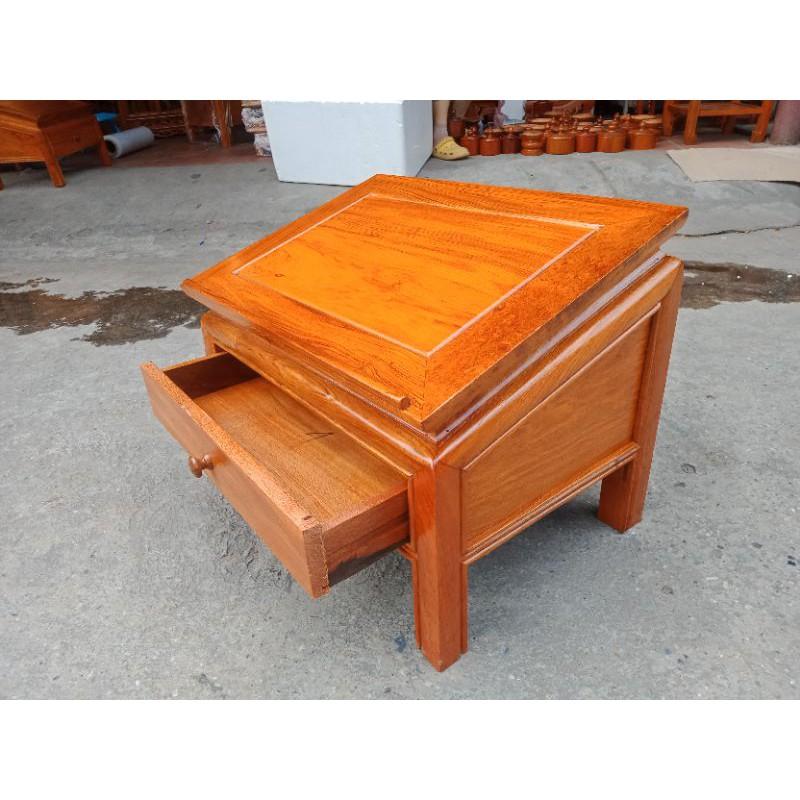 Bàn đọc sách tụng kinh