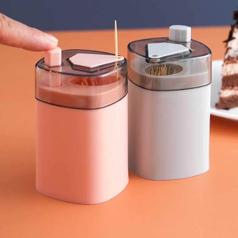 HỘP ĐỰNG TĂM XỈA RĂNG CÓ NÚT NHẤN TỰ ĐỘNG BẬT TĂM LÊN CHẤT LIỆU NHỰA PP ĐẢM BẢO VỆ SINH