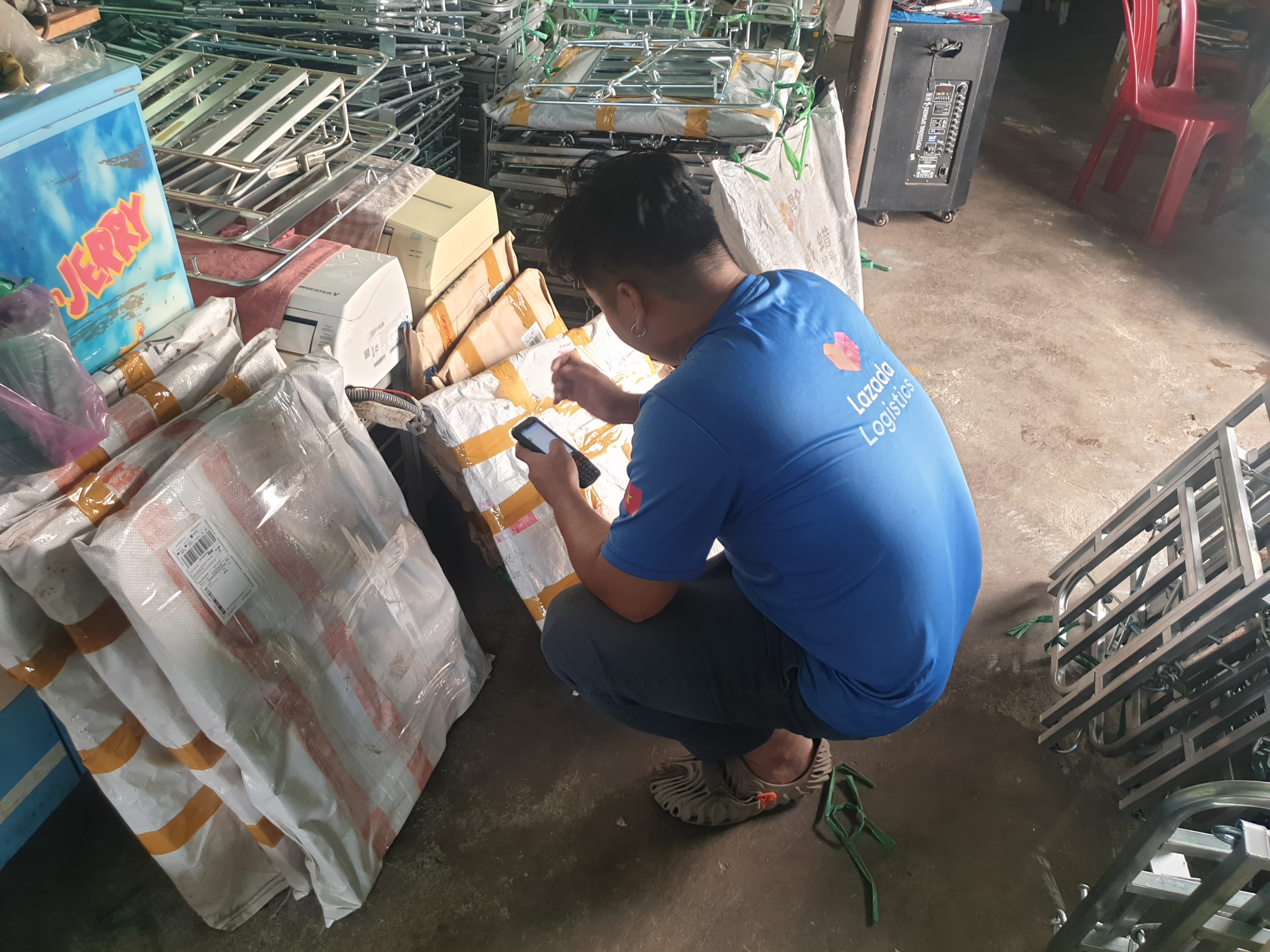 Baga chở hàng cỡ lớn 60cm x 70cm ( có nắp mở cốp đổ xăng )