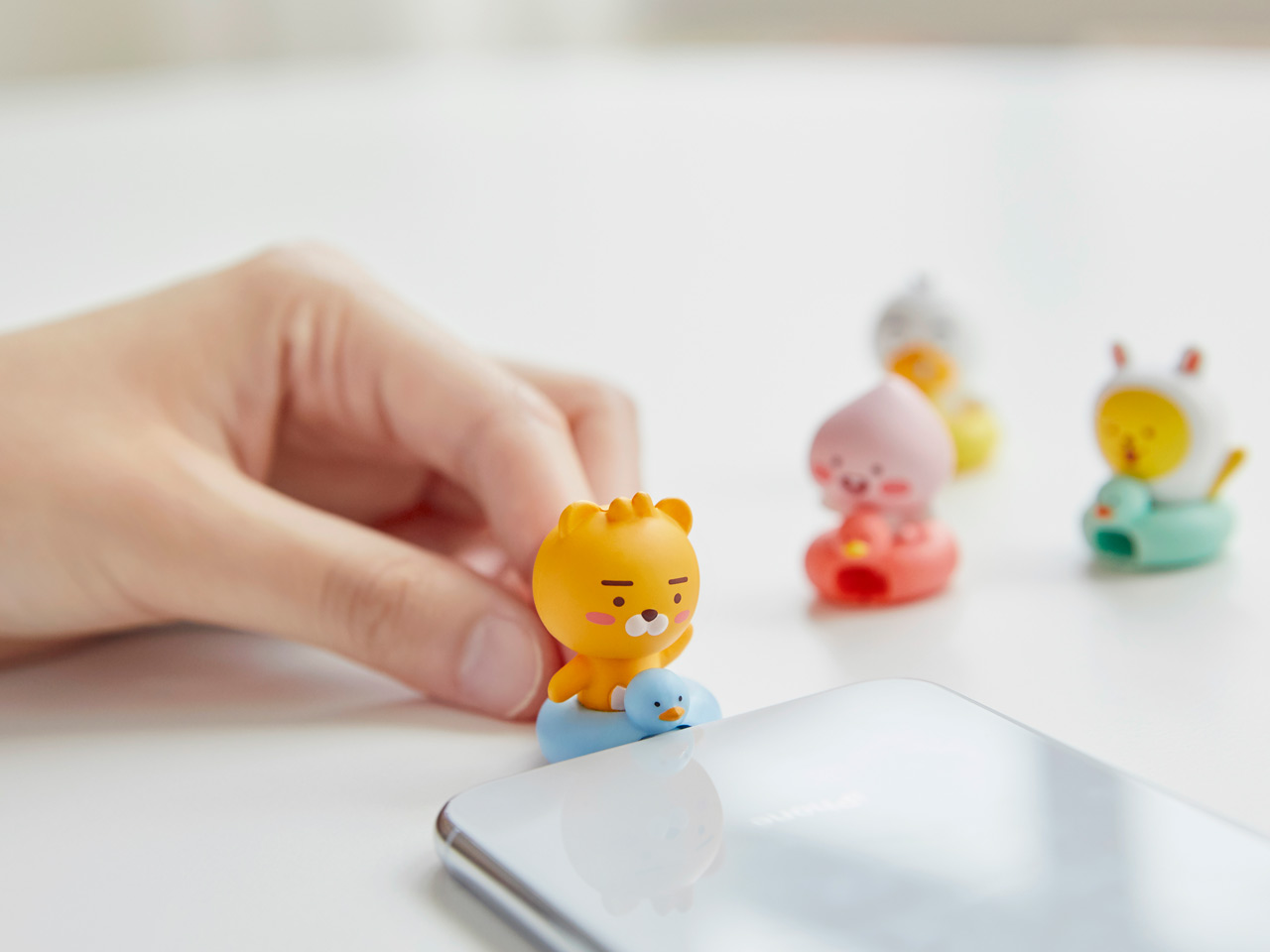 Bộ Bảo Vệ Cáp Sạc Kèm Dây Cáp USB Type-C Little Ryan Kakao Friends Hàng Chính Hãng