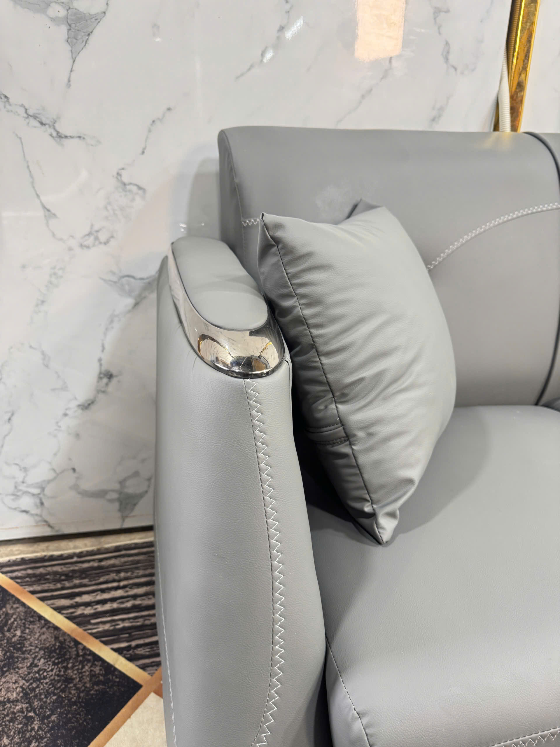 Sofa băng Tundo Qick Sofa 2m2 kèm 2 đôn và tặng bàn