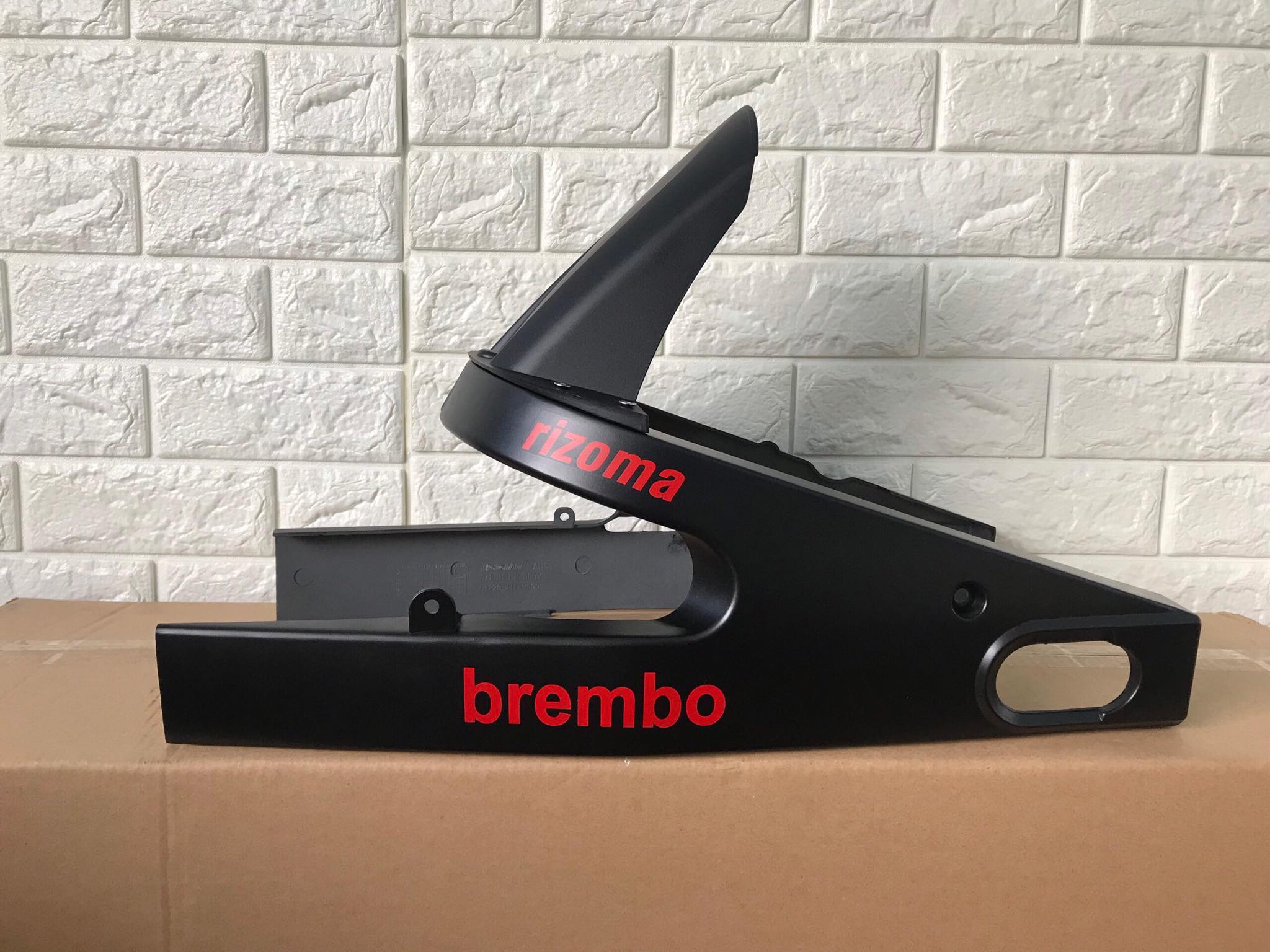 ỐP GẤP CHO WINNER X CÓ CHẮN BÙN CON CÓ TEM CHỮ BREMBO, RIZOMA