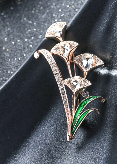 Cài áo thời trang đính đá dẻ quạt sang trọng