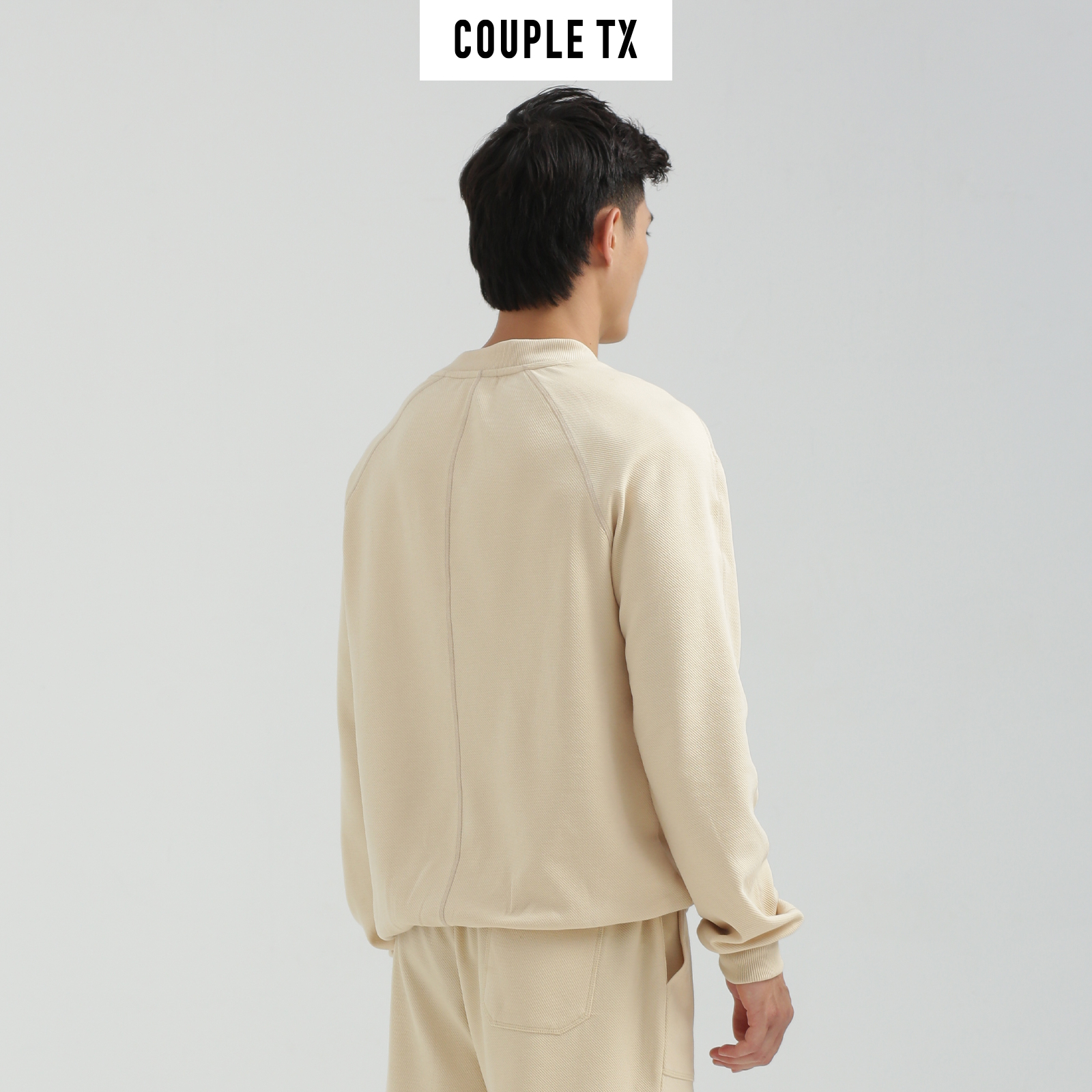 COUPLE TX - Áo Sweater Nam Vải Gân Chéo Thêu Typo Túi MSW 1017